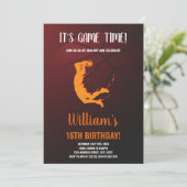 編集可能ボーイズスポーツパーティーカード(アクション付き) 招待状 (スタンド正面)