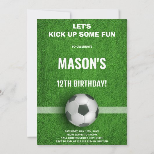 編集可能ボーイズスポーツパーティーカード(フィールドとボール付き) 招待状 (正面)