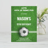 編集可能ボーイズスポーツパーティーカード(フィールドとボール付き) 招待状 (スタンド正面)