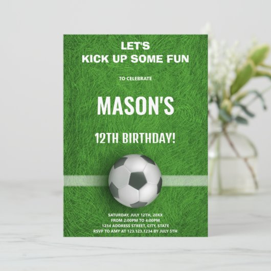 編集可能ボーイズスポーツパーティーカード（フィールドとボール付き） 招待状 (スタンド正面)
