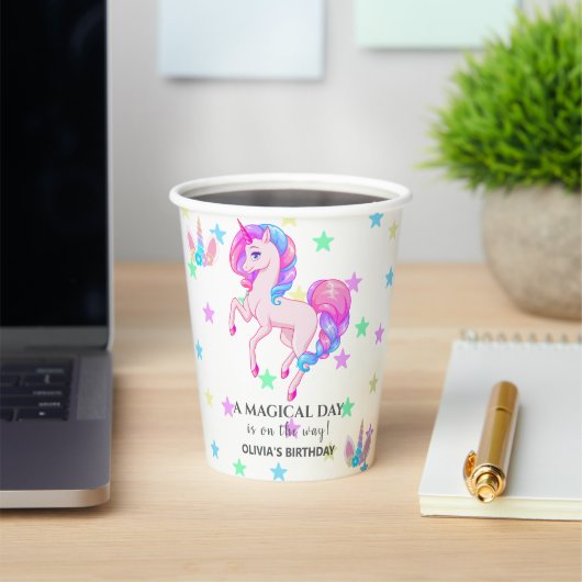 編集可能ユニコーン誕生日パーティー 紙コップ (インサイチュ)