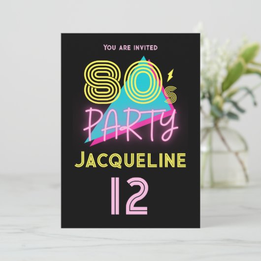 編集可能レトロ80sパーティーネオンピンク12誕生日 招待状 (スタンド正面)