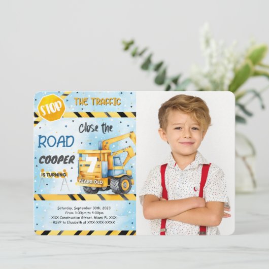 編集可能建築誕生日パーティーフォト 招待状 (スタンド正面)