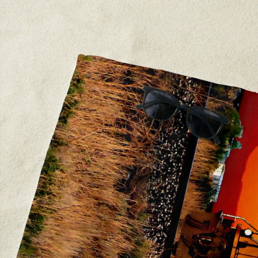 編集文字名を追加サンセットディーゼル機関車列車 ビーチタオル (インサイチュ)