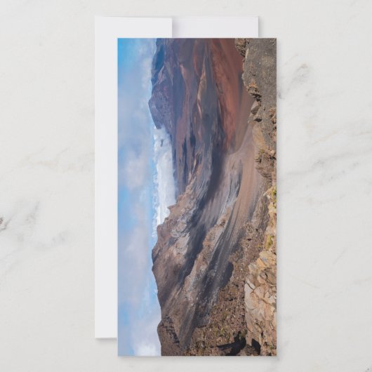 縁から見えるヘレアカラのクレーター (正面)