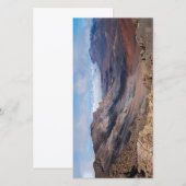 縁から見えるヘレアカラのクレーター (正面/裏面)