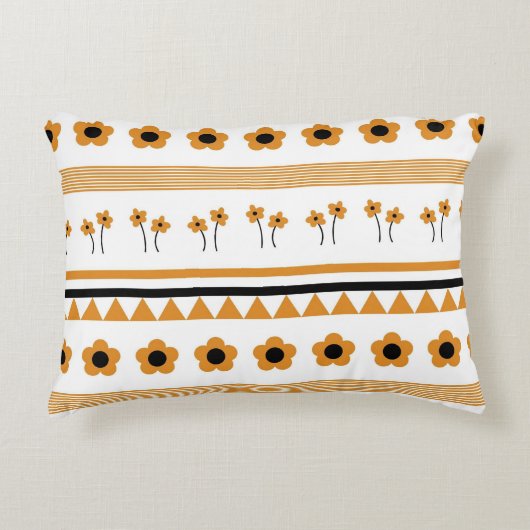 縁どストライプ花三角形ボホ模様 アクセントクッション (正面)