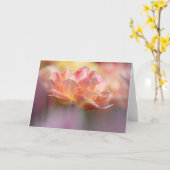 縁を付けられたピンクのチューリップ カード (黄色い花)