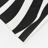 縞模様の模様が黒と白+アイディア フリースブランケット (角)