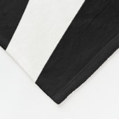 縞模様の模様が黒と白+アイディア フリースブランケット (角)