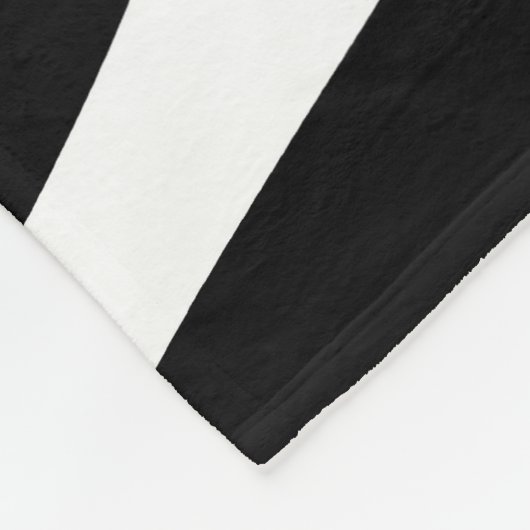 縞模様の模様が黒と白+アイディア フリースブランケット (角)