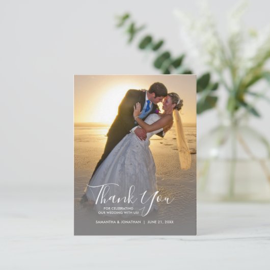 縦写真とカリグラフィーの結婚式お礼 ポストカード (スタンド正面)