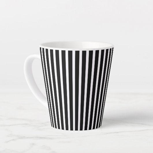 縦型の白黒のストライプ カフェラテマグ (左アングル)