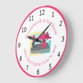 縫い方を知らない人は家事をする ラージ壁時計 (傾斜)