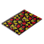  縫い目のない花と漿果の模様。ロシアの  ノートブック (左側)