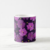 縫い目の無い紫の花模様。フローラ水色 コーヒーマグカップ (中央)