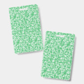 繊細でアーチ状の葉を持つ、緑豊かなシダ バッジ (正面&裏面)