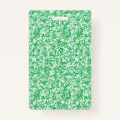 繊細でアーチ状の葉を持つ、緑豊かなシダ バッジ (裏面)