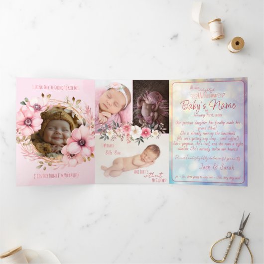 繊細で出産のユーモアのある発表 – ピンク 三つ折りカード (内部)