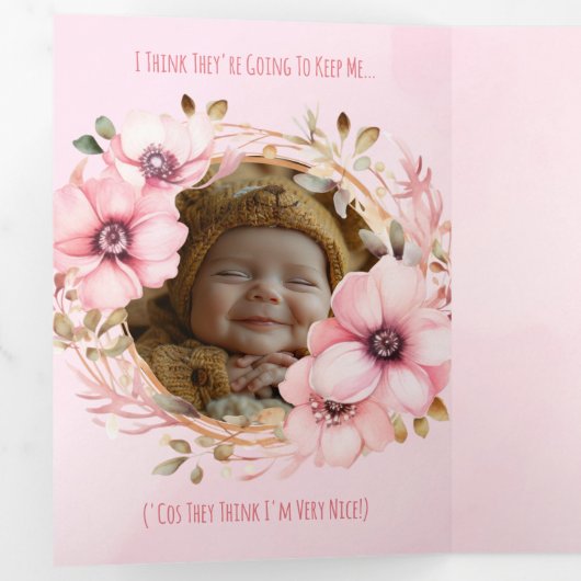 繊細で出産のユーモアのある発表 – ピンク 三つ折りカード (内部最初)