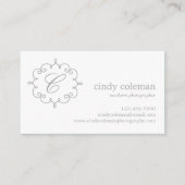 繊細なイニシャル名刺（ロゴ付き） 名刺 (裏面)