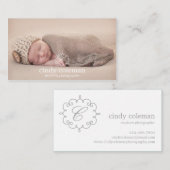 繊細なイニシャル名刺（ロゴ付き） 名刺 (正面/裏面)