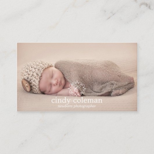 繊細なイニシャル名刺（ロゴ付き） 名刺 (正面)