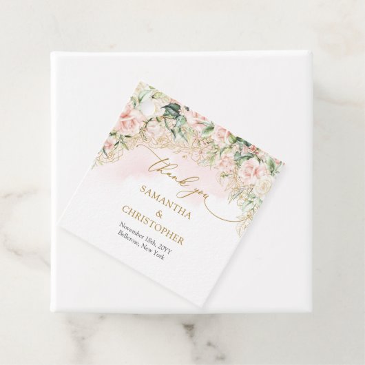 繊細なコケットのピンクのバラの金ゴールドと緑 フェイバータグ (インサイチュ)