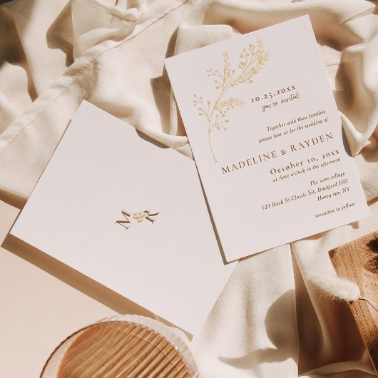 繊細なゴールドの植物モノグラムのウェディング 招待状