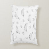 繊細なシロイルカと海藻のイラスト アクセントクッション (裏面(縦))