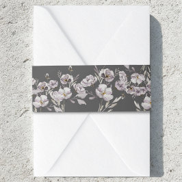 繊細なダスティパープルの花の水彩画、ダークグレー 招待状ベリーバンド