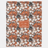 繊細なテラコッタと白い花カスタムの花 フリースブランケット (正面)