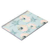 繊細なピンクのアネモネ。 ノートブック (左側)