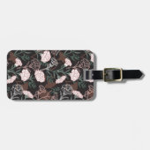 繊細なピンクのカーネーションとグリーン離れフローラ ラゲッジタグ (正面横)