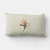 繊細なピンクのハスの花 ランバークッション (裏面)