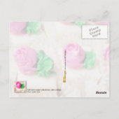 繊細なピンクのバラの芽をトッピングのプチフォー ポストカード (裏面)