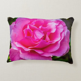 繊細なピンクのバラ。 アクセントクッション
