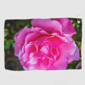 繊細なピンクのバラ。 ゴルフタオル (横)