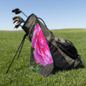 繊細なピンクのバラ。 ゴルフタオル (グリーン)