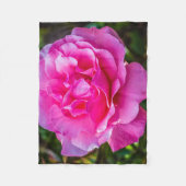 繊細なピンクのバラ。 フリースブランケット (正面)