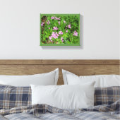 繊細なピンクの春の野花 キャンバスプリント (インサイチュ (寝室))