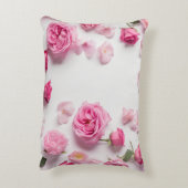 繊細なピンクの花を持つ美しいプリントバラ アクセントクッション (裏面(縦))