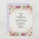 繊細なピンクパープルウォーター色のフローラ誕生日 ポストカード (正面/裏面)
