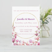 繊細なピンクマグノリアのカスタムウェディング 招待状 (スタンド正面)