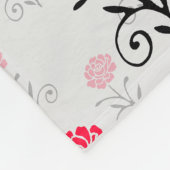 繊細なフローラ赤い花柄 フリースブランケット (角)