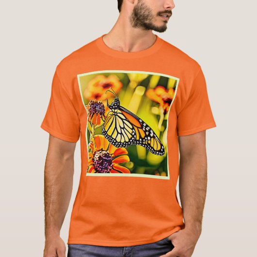 繊細なモナークバタフライの花咲くデザイン Tシャツ (正面)