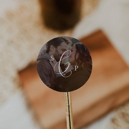 繊細なモノグラムダーク結婚フォト封筒用シール ラウンドシール