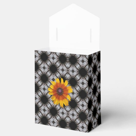 繊細なレースと黒い目のスーザン フェイバーボックス (オープン)