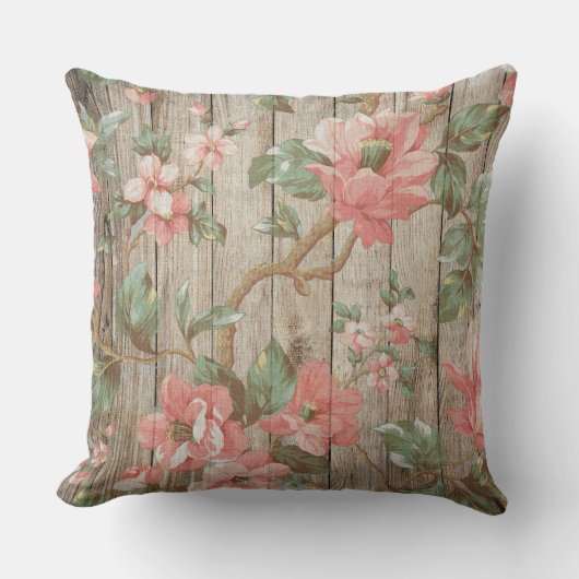 繊細なヴィンテージピンクのフローラ葉グリーンズonウッド クッション (正面)