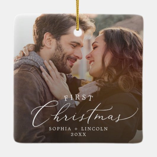 繊細な初めてのクリスマスカップル暗いオーバーレイ写真 セラミックオーナメント (裏面)